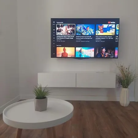 Apartment Spacious Modern 1 Bedroom *
