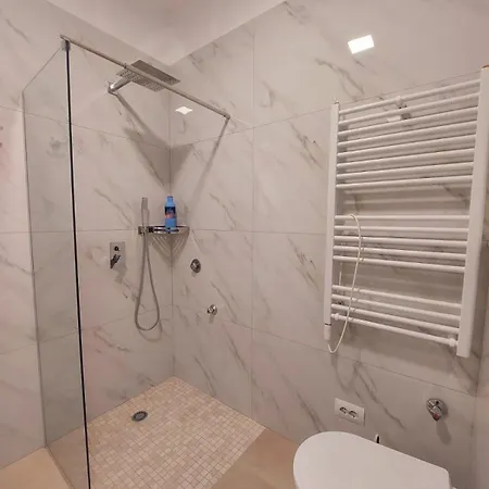 Spacious Modern 1 Bedroom